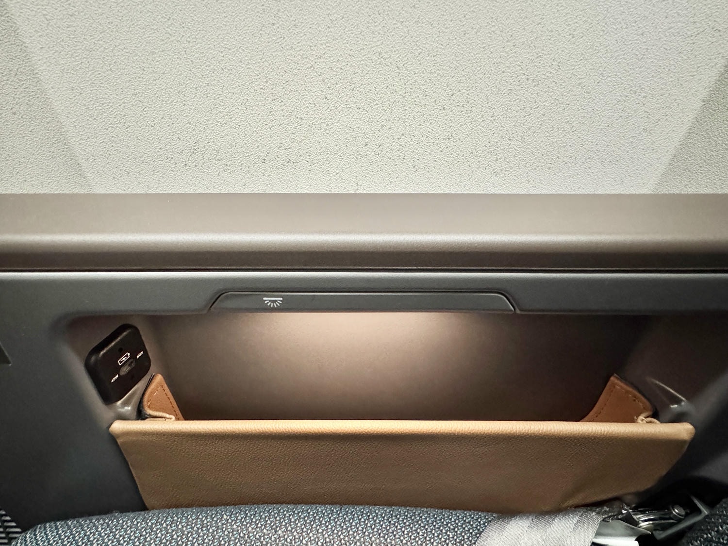 國泰航空特選經濟艙|CX233香港(HKG)-米蘭(MXP)波音777-300ER飛行紀錄 - 第12張圖 CX233 機型 國泰特選經濟艙 B777 300er A350-900 商務艙