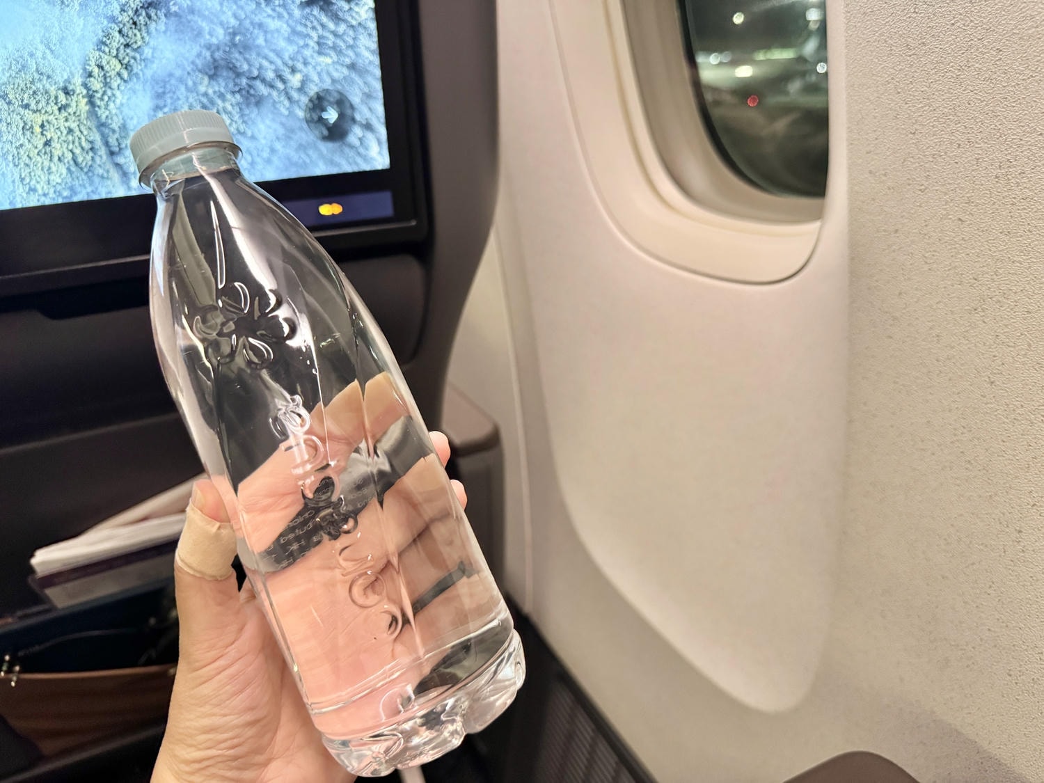 國泰航空特選經濟艙|CX233香港(HKG)-米蘭(MXP)波音777-300ER飛行紀錄 - 第18張圖 國泰 cathay pacific premium economy 行李 貴賓室 長途 CX233