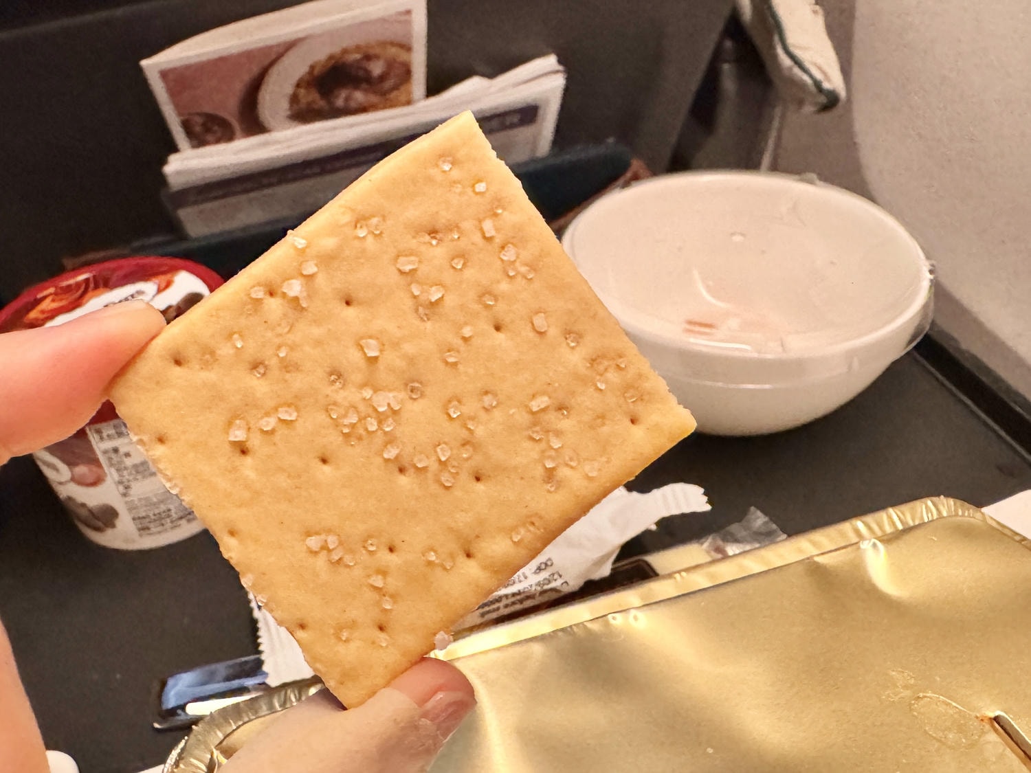 國泰航空特選經濟艙|CX233香港(HKG)-米蘭(MXP)波音777-300ER飛行紀錄 - 第37張圖 國泰premium economy價錢