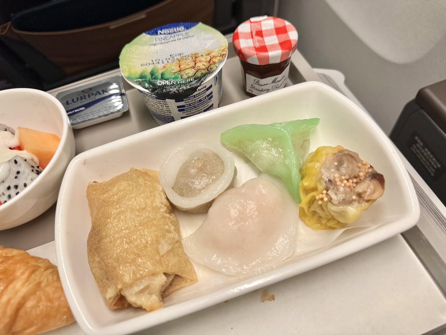 國泰航空特選經濟艙|CX233香港(HKG)-米蘭(MXP)波音777-300ER飛行紀錄 - 第41張圖 國泰飛機餐早餐 長途 CX233 米蘭 港式
