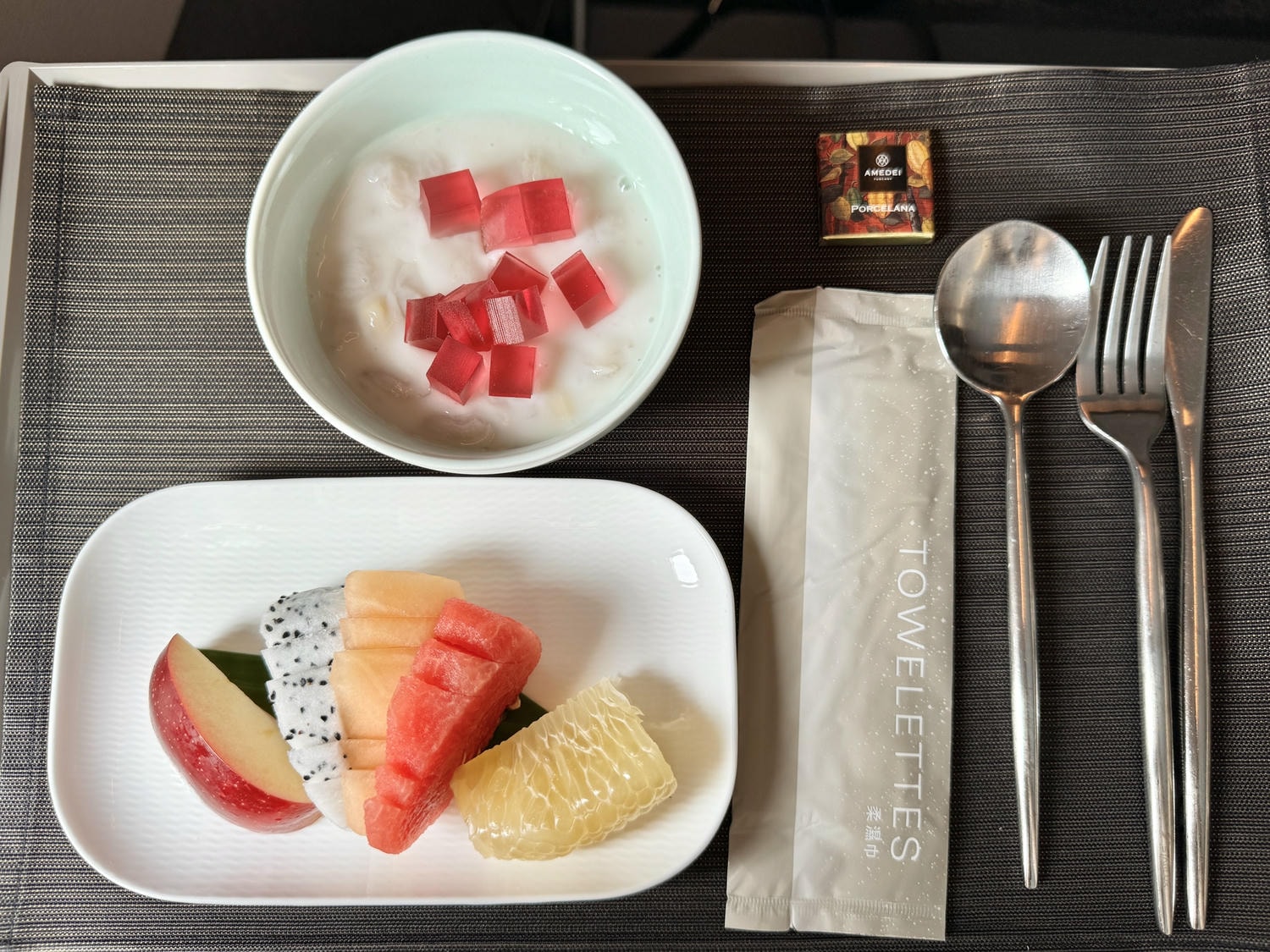 星宇飛河內餐點 JX716 商務艙