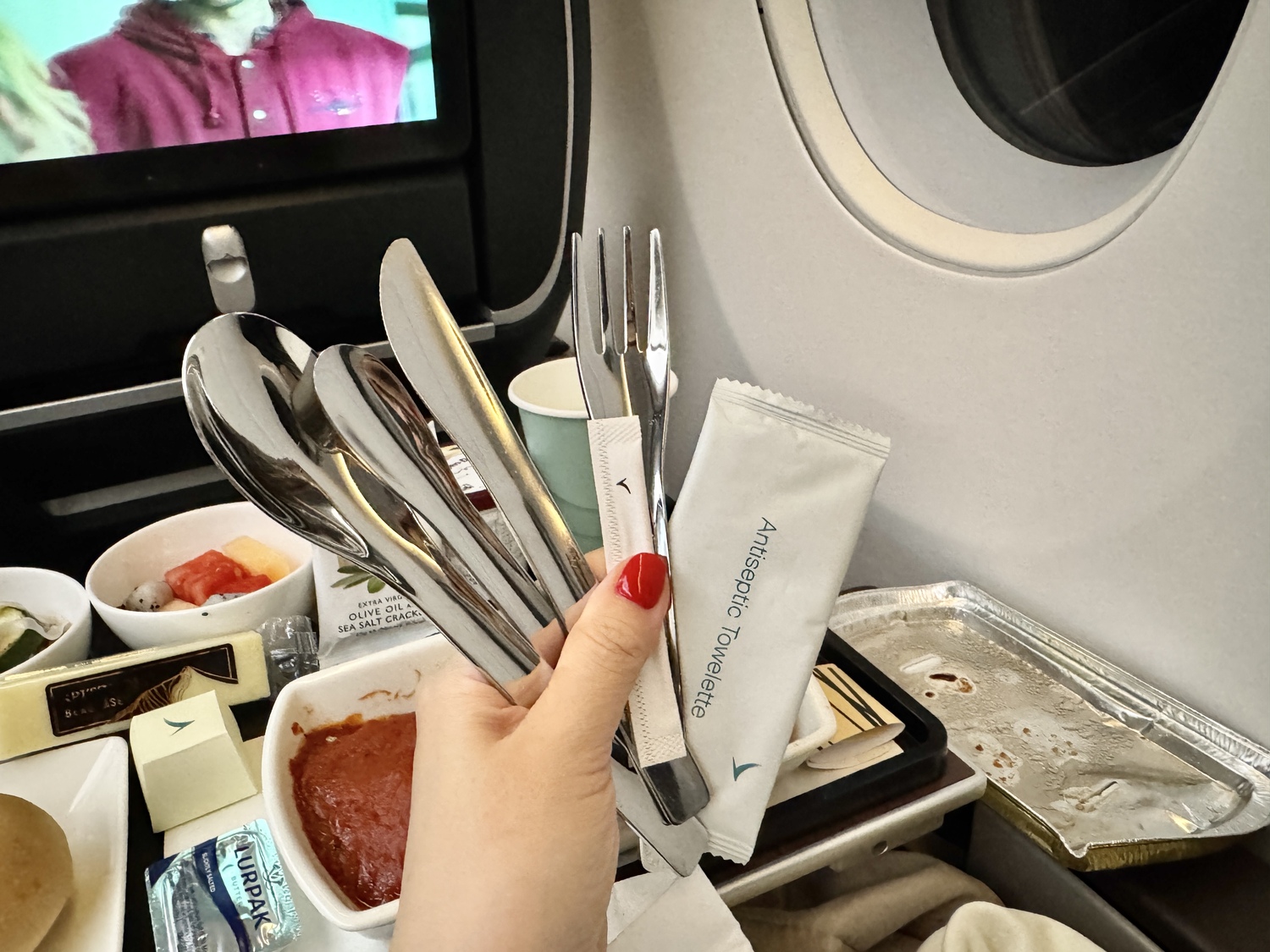 國泰航空特選經濟艙|CX271香港(HKG)-阿姆斯特丹(AMS) A350-1000 飛行紀錄 - 第21張圖 國泰特選經濟艙飛機餐 價錢 CX271 A350-1000 座位